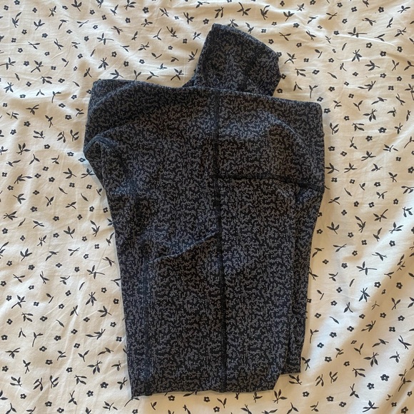 Athleta “Ultimate Stash Pocket 7/8 textured Tight” leggings reflective pattern - Picture 3 of 9